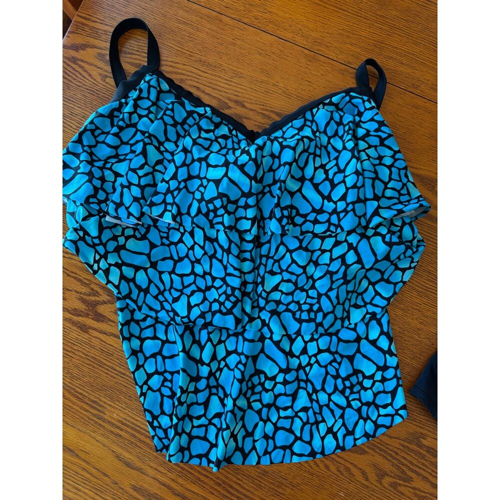 Plus Size Tankini Swimsuit Top Catherine's 24W Beach Vacation Poolside